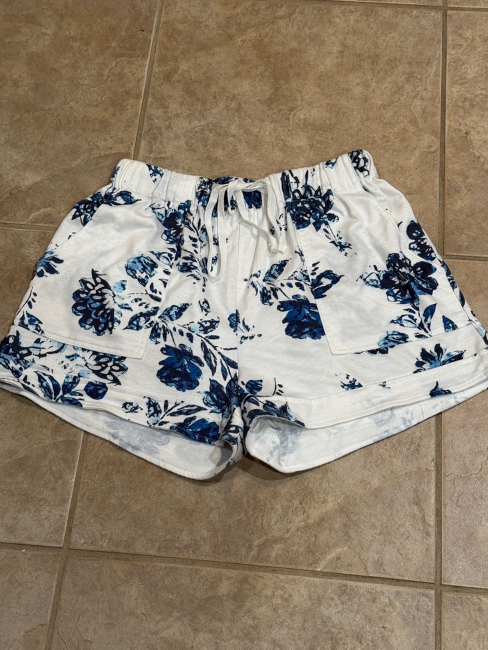 Women's White Floral Pull-On Shorts with Blue Print. Size Large